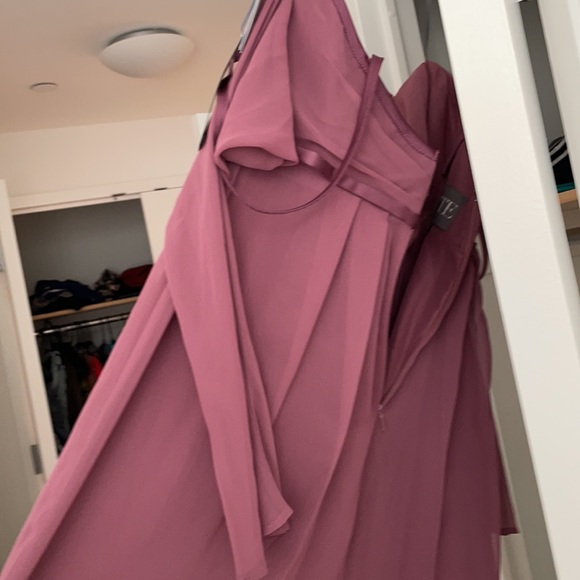 Vera Wang chiffon sleeve dress in color chianti - Picture 3 of 5